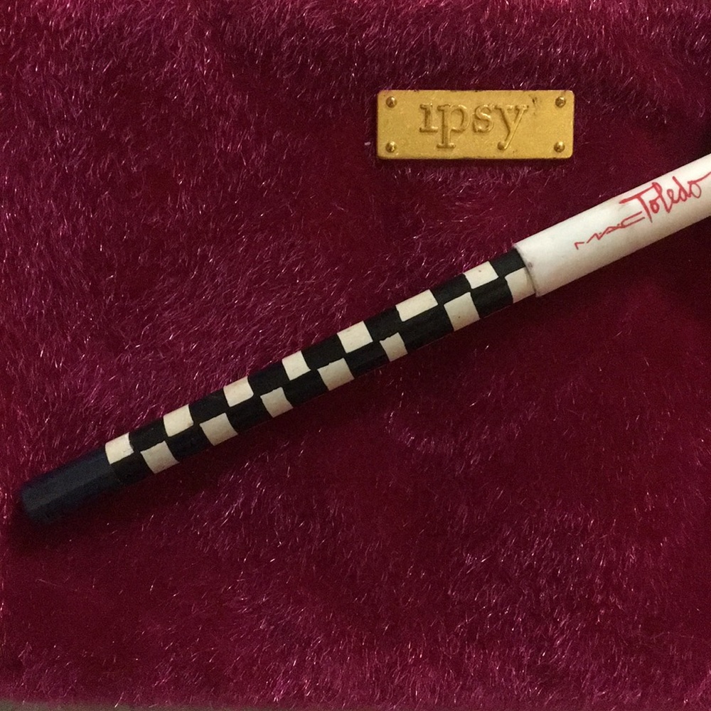 MAC limited edition pearl glide intense eye liner